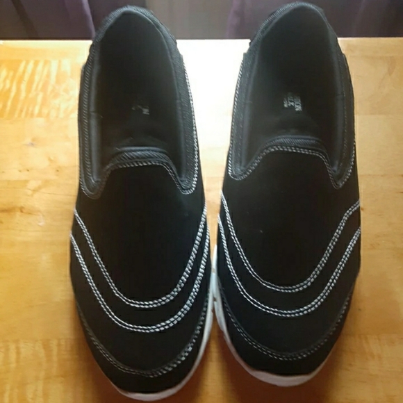 Shoes - Picture 2 of 7